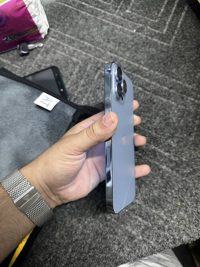 Apple iPhone 13 Pro Max 2