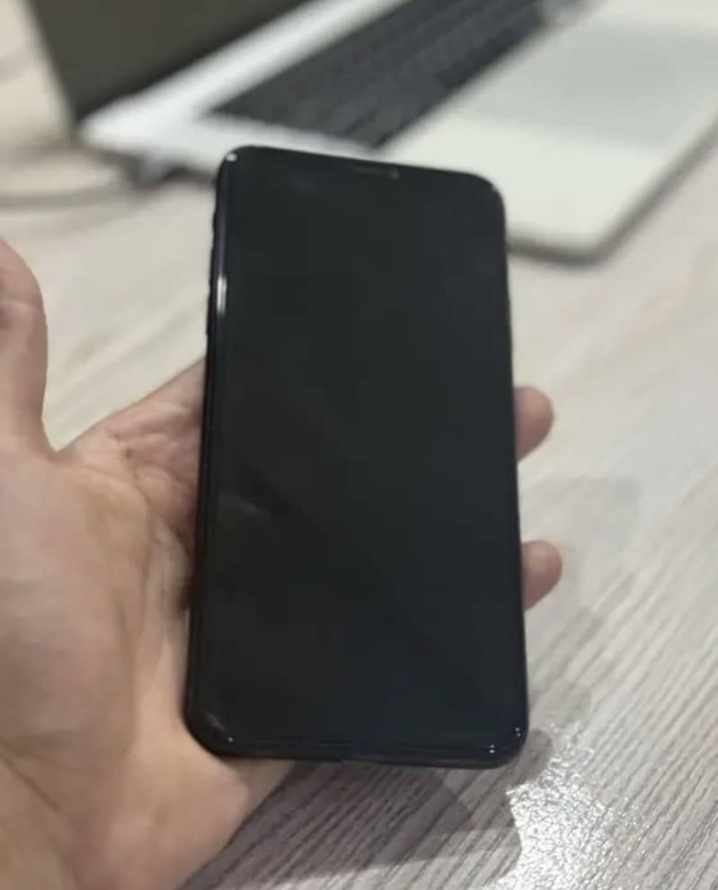 Apple iPhone 11 Pro Max 1
