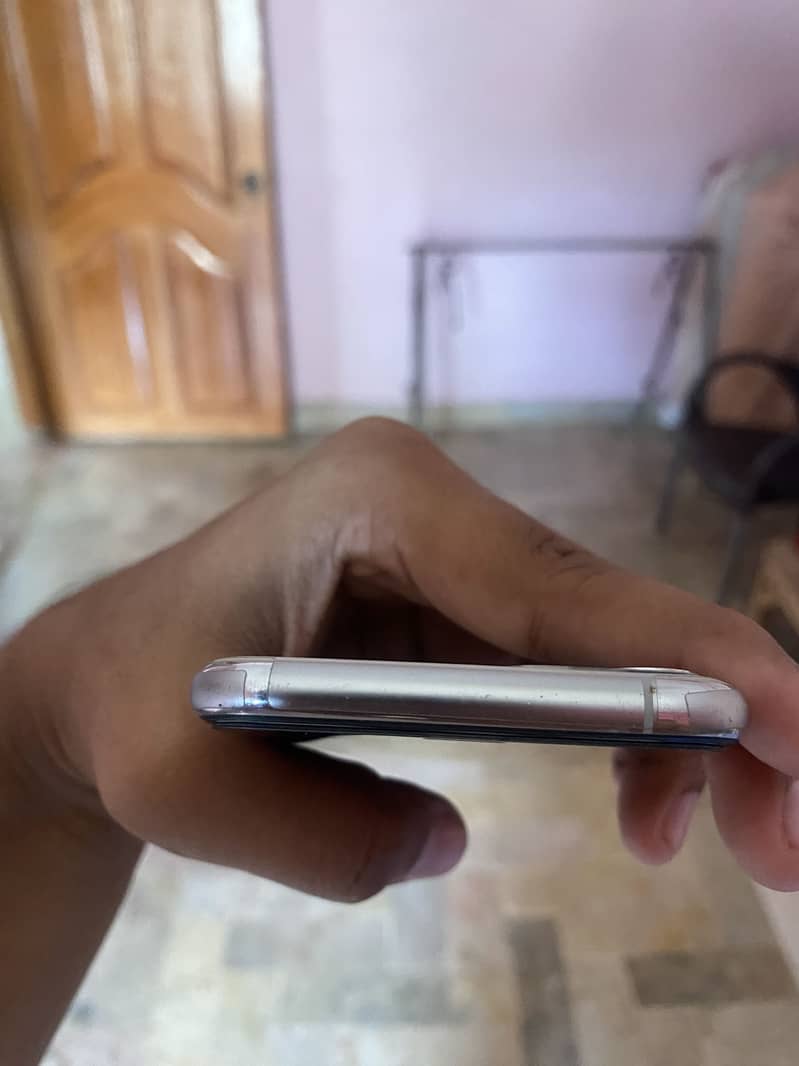 Apple iPhone 11 Pro 3