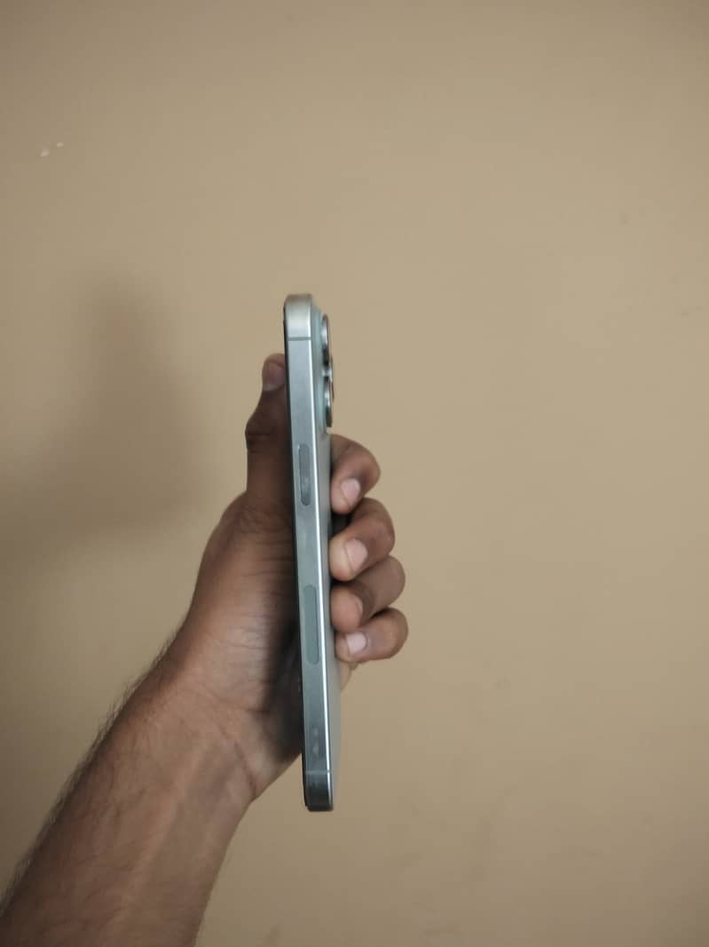 Apple iPhone 15 Pro Max 5