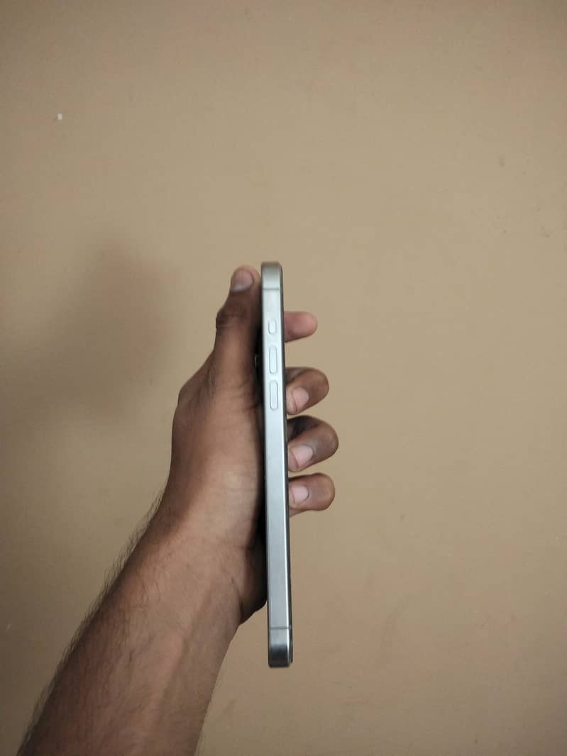 Apple iPhone 15 Pro Max 6