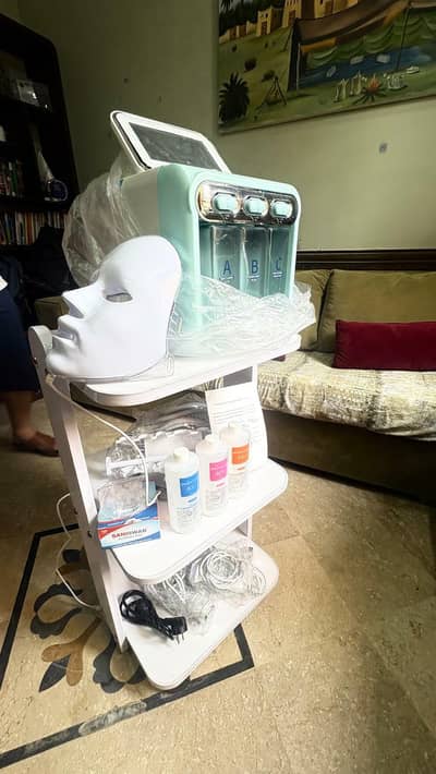 *Hydra Facial - 7 Tools* With Trolly & Serum