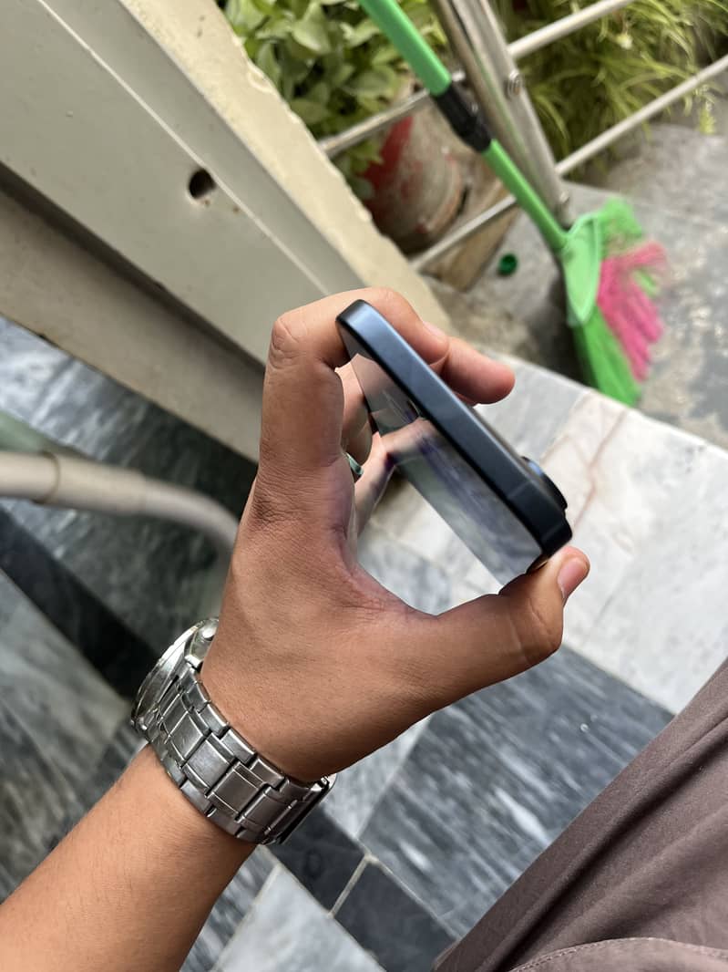 Iphone 15 pro max 4