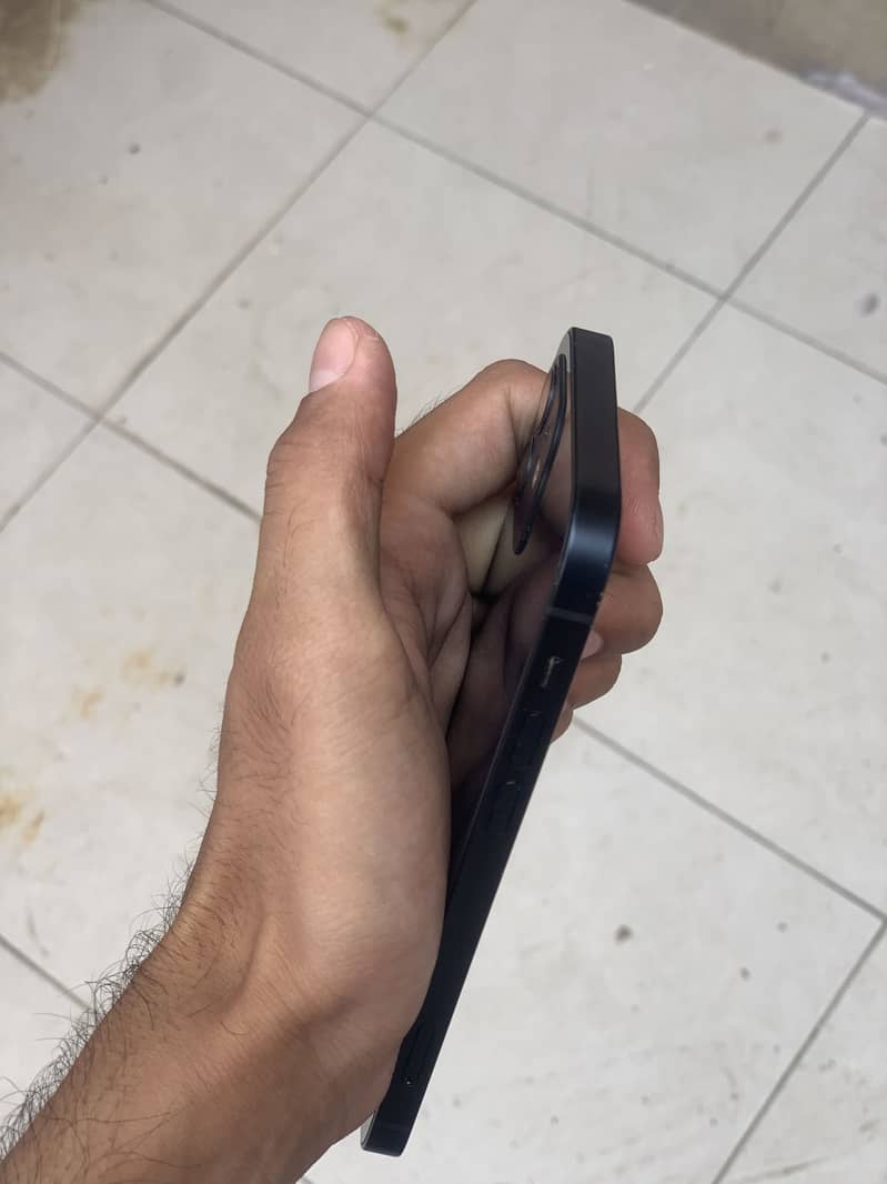 Apple iPhone 12 3