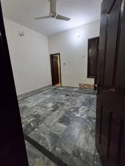 5 Marla First (Middle) floor with Gas