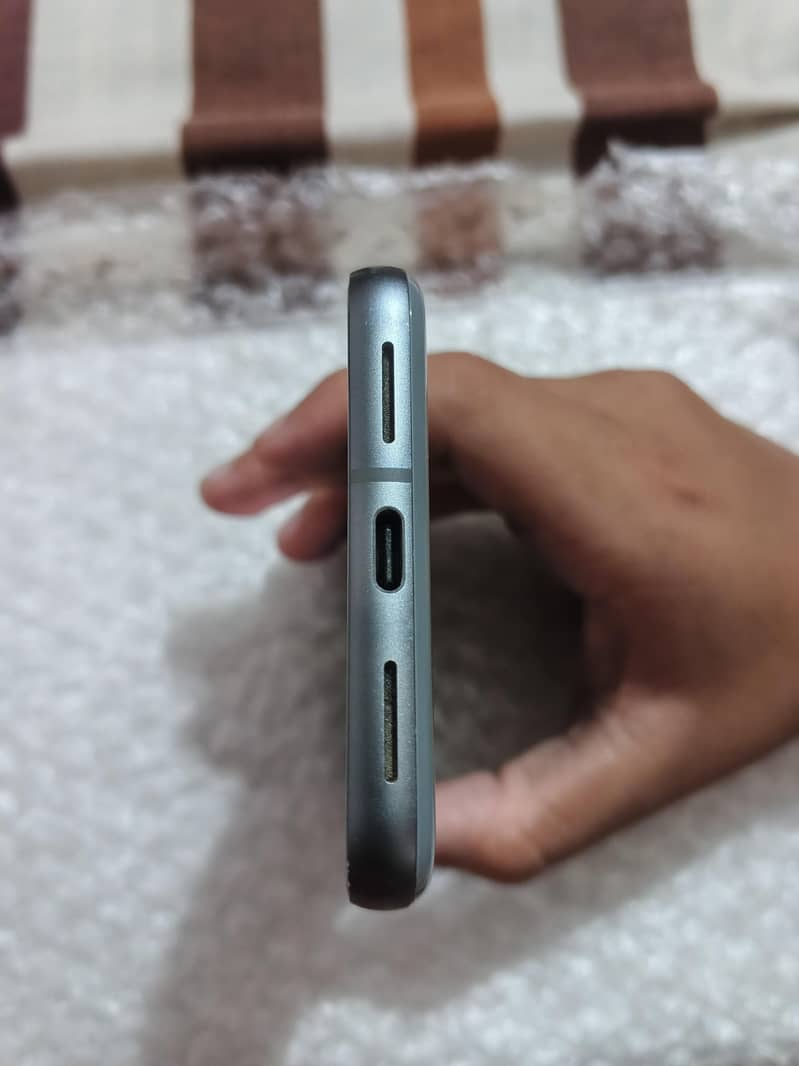 Google Pixel 8 4