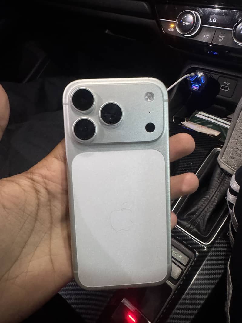 Apple iPhone 17 Pro 0