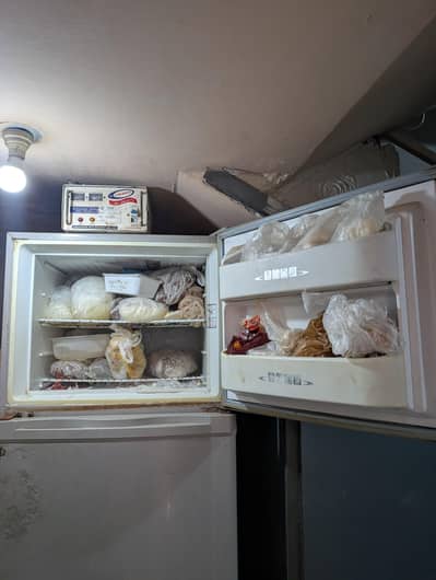 Large size working Dawlance Fridge with freezer