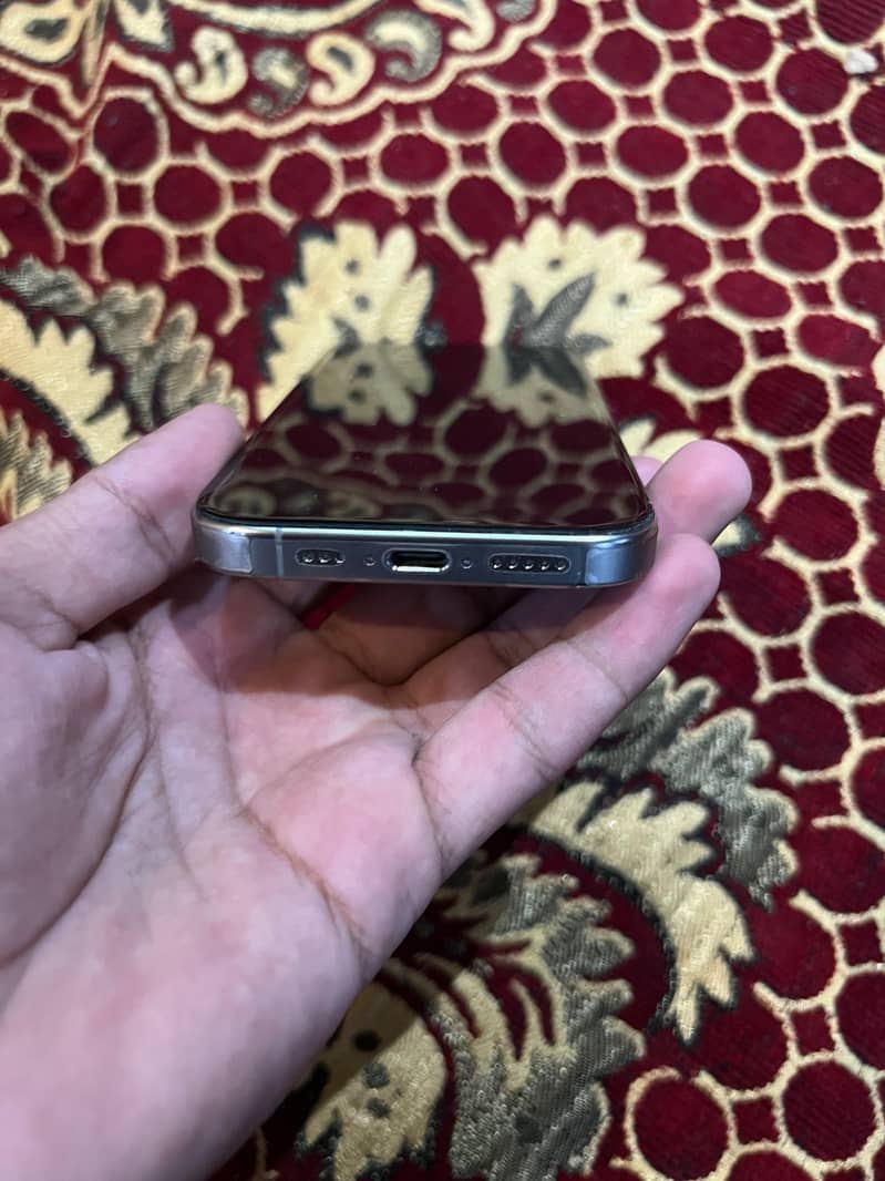 Apple iPhone 15 Pro 4