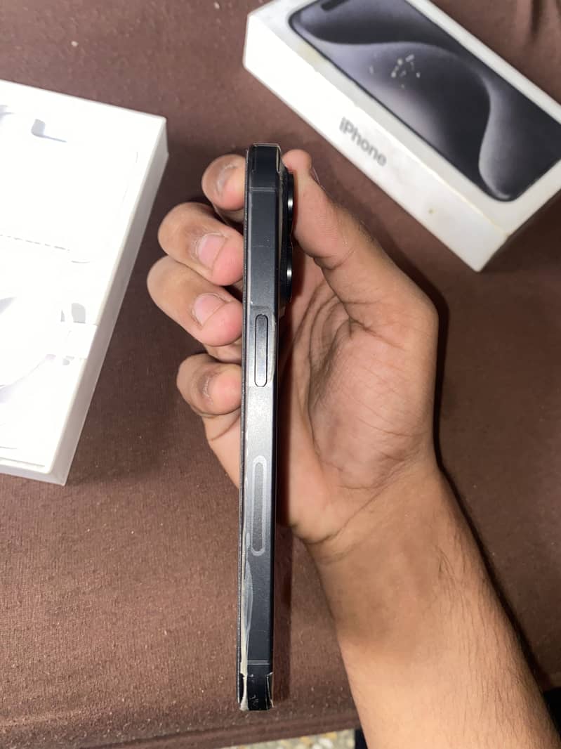 Apple iPhone 15 Pro 4