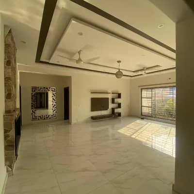10 Marla House For Rent In Paragon City Lahore