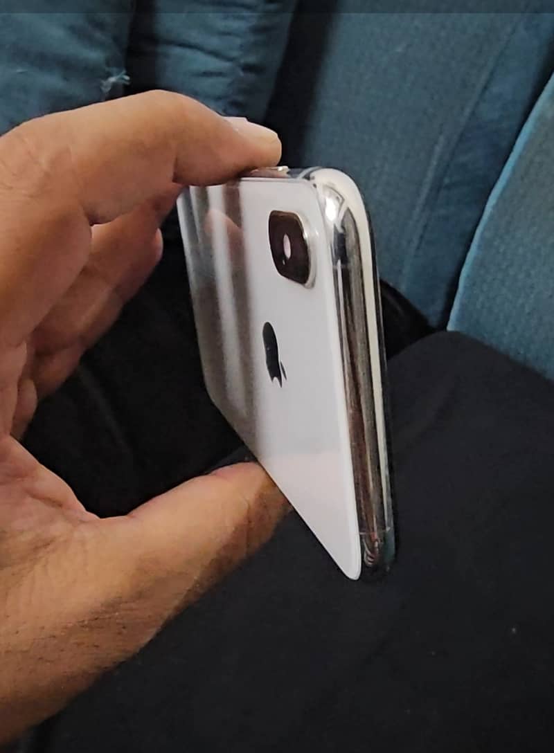 Apple iPhone X 3