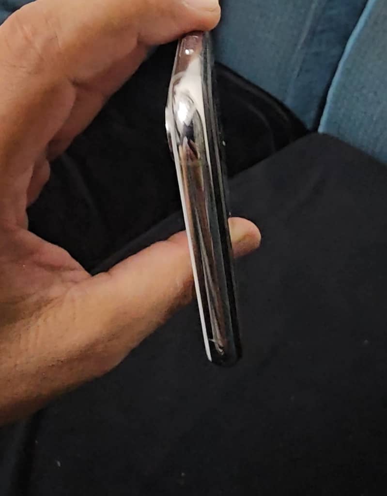 Apple iPhone X 4