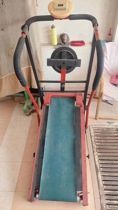 Manual Treadmil with twister for sale - good condition