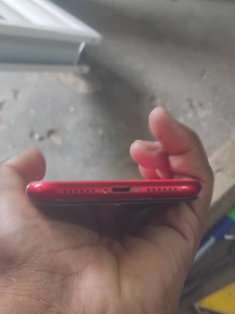 Apple iPhone 11 4
