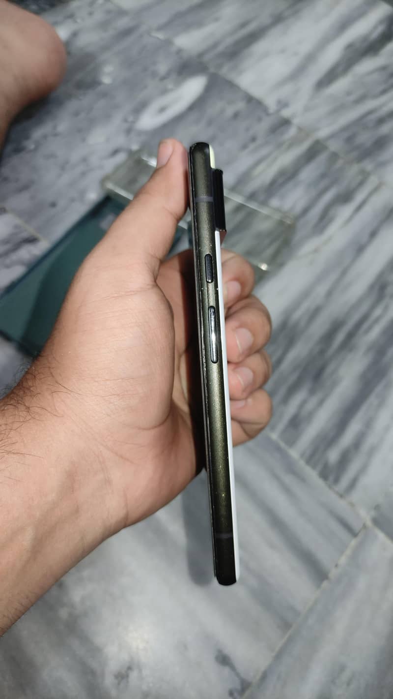 Google Pixel 6 4