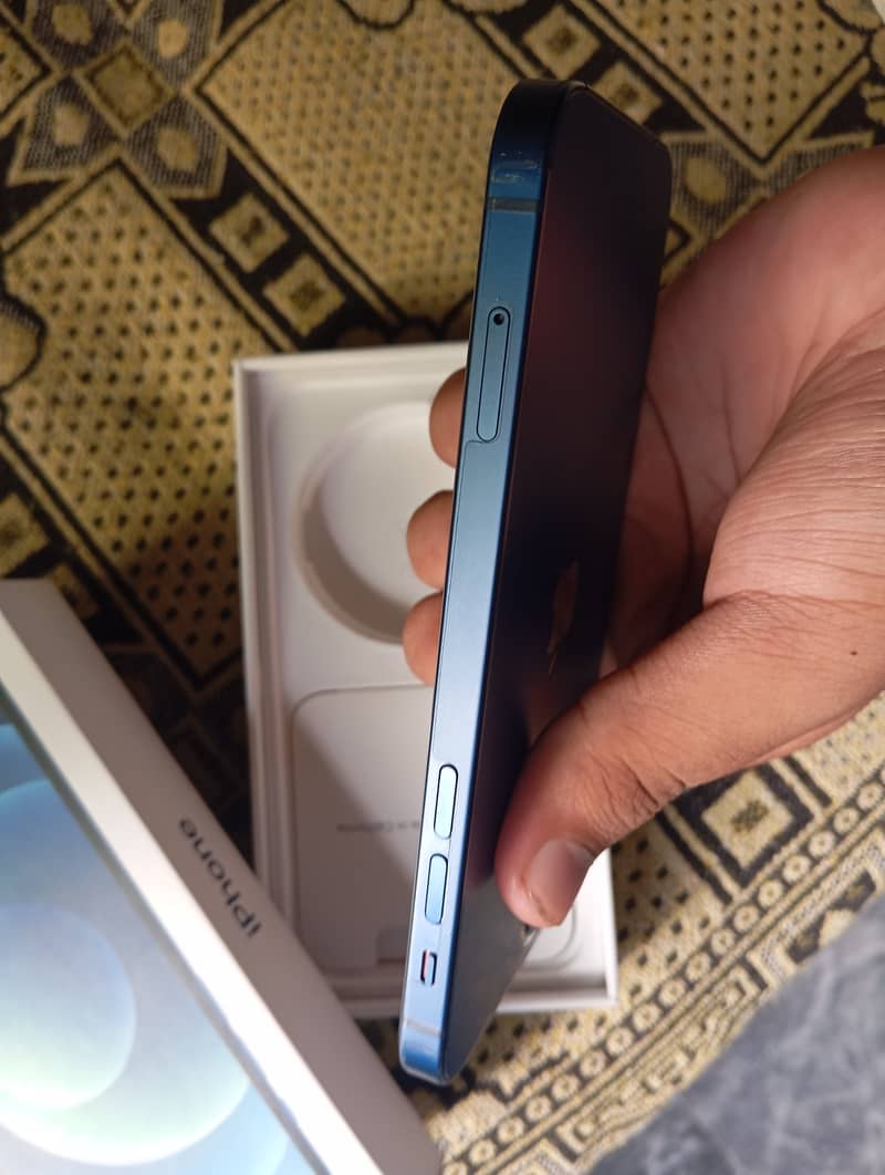 Apple iPhone 12 2