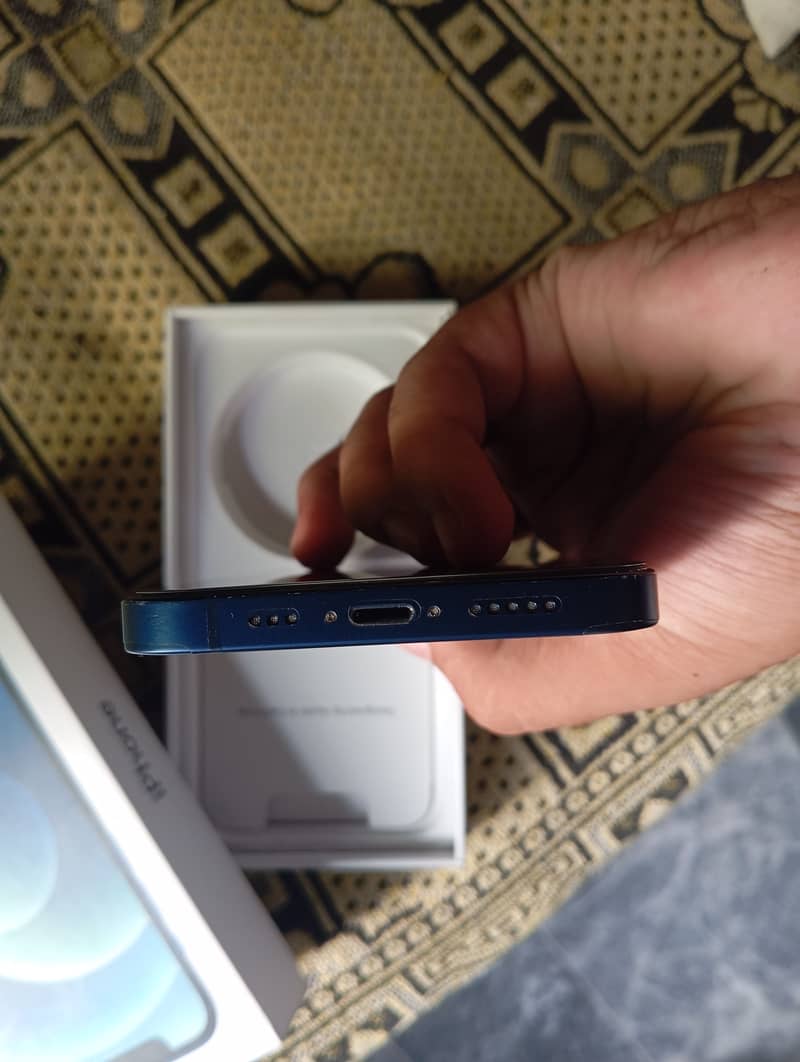 Apple iPhone 12 3