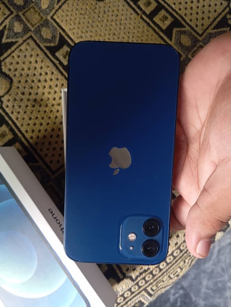 Apple iPhone 12 4