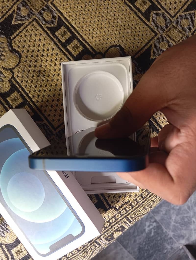 Apple iPhone 12 6