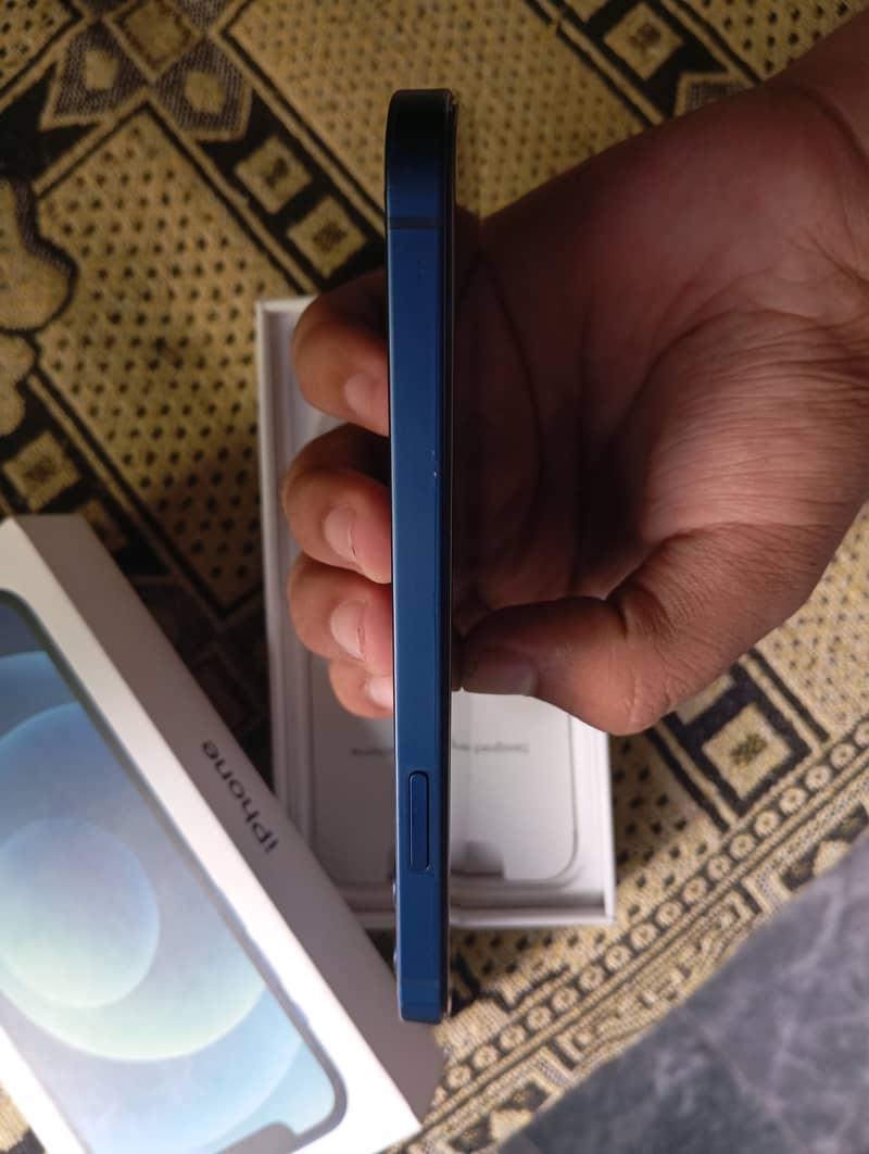 Apple iPhone 12 7