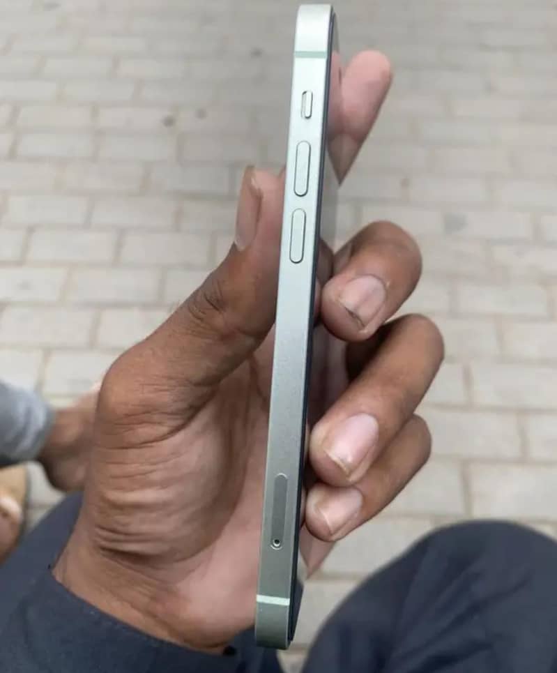 Apple iPhone 12 2
