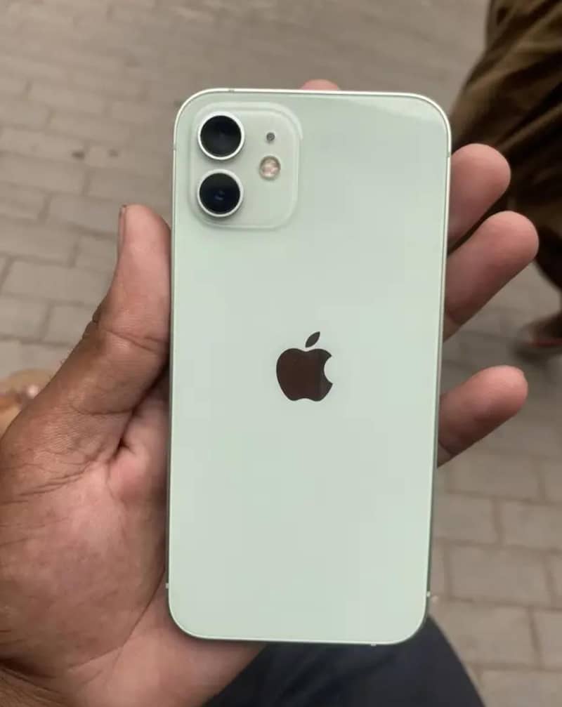 Apple iPhone 12 4
