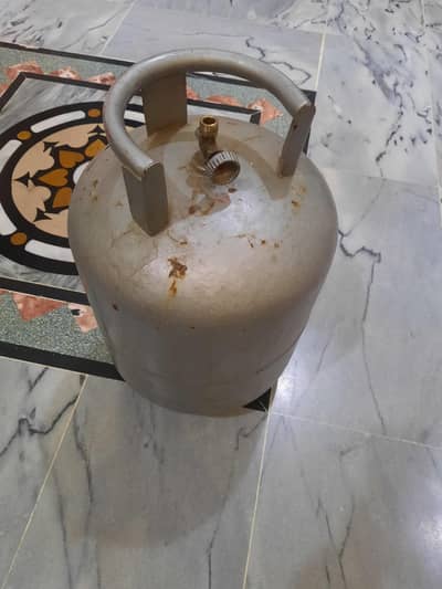 gas tanki 10 kg gas for sale
