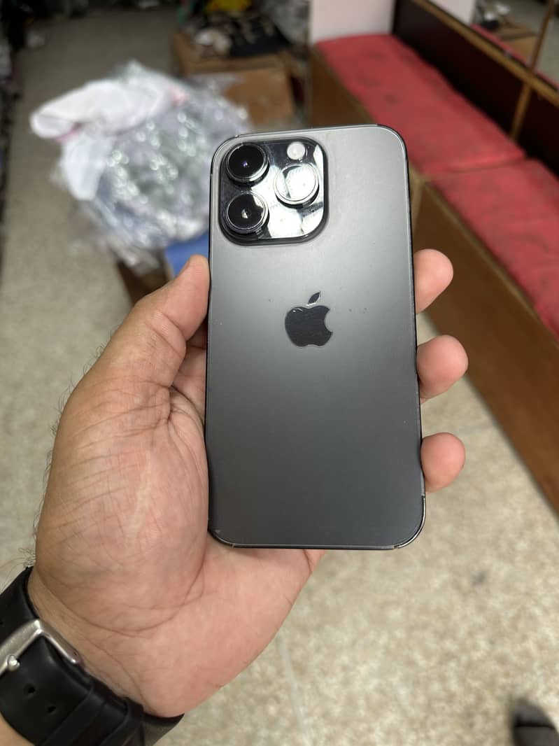 Apple iPhone 14 Pro 1