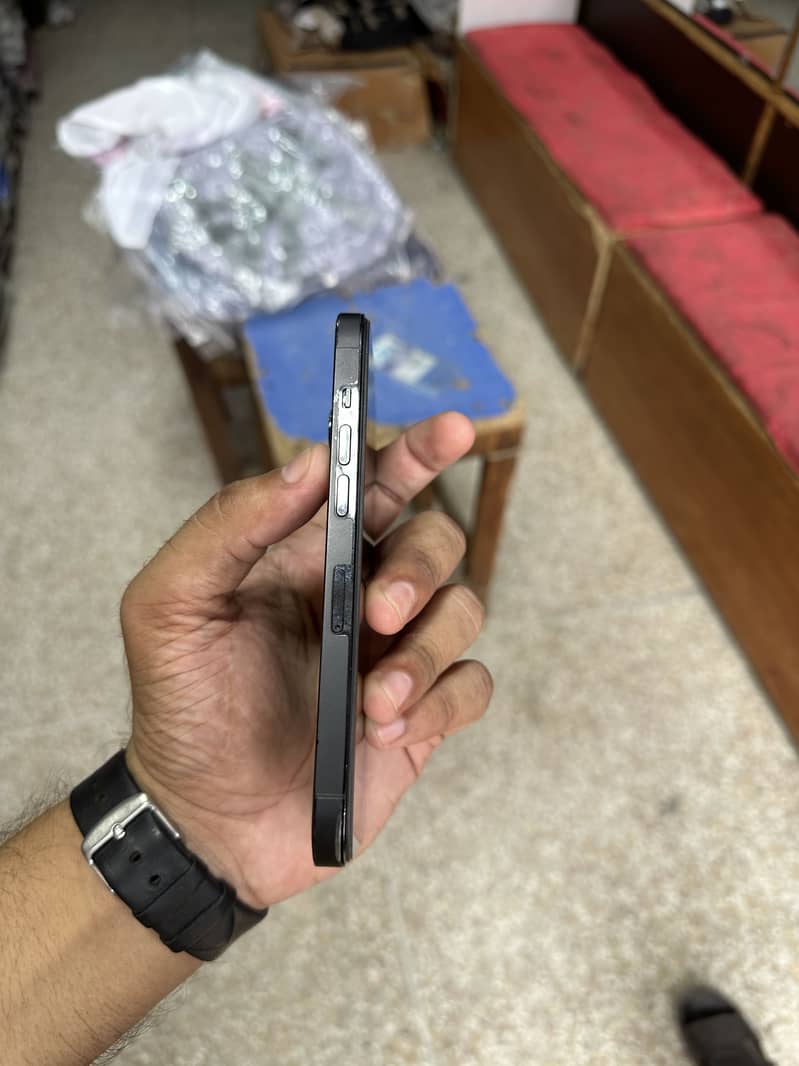 Apple iPhone 14 Pro 4
