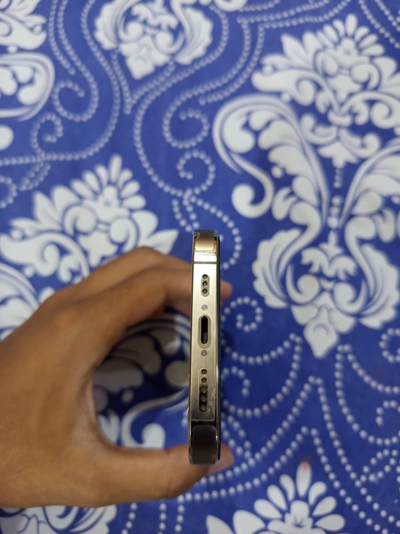 Apple iPhone 14 Pro 2
