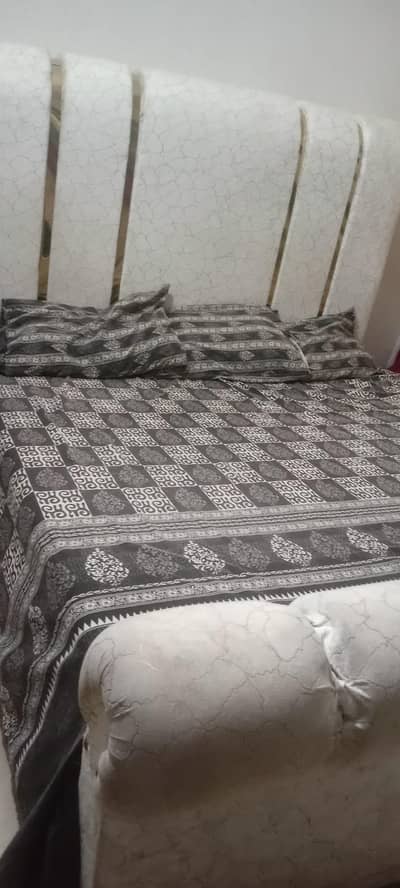 King Sized Bed with Stylish Upholstered Headboard & Footboard