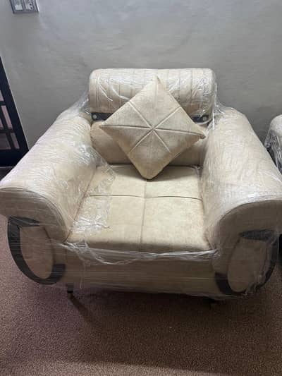 5 Seator Sofa Set with Center Table