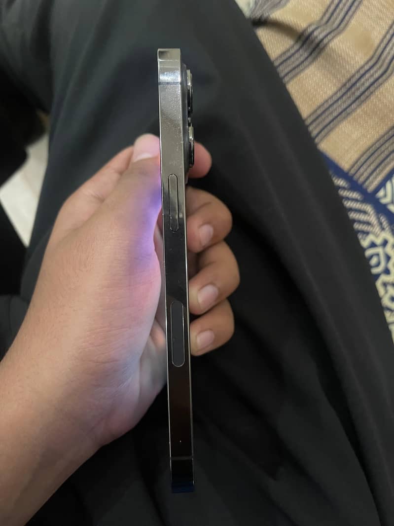 Apple iPhone 13 Pro 4