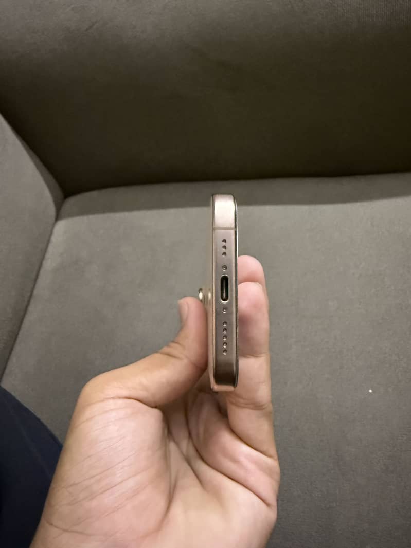 Apple iPhone 16 Pro 2