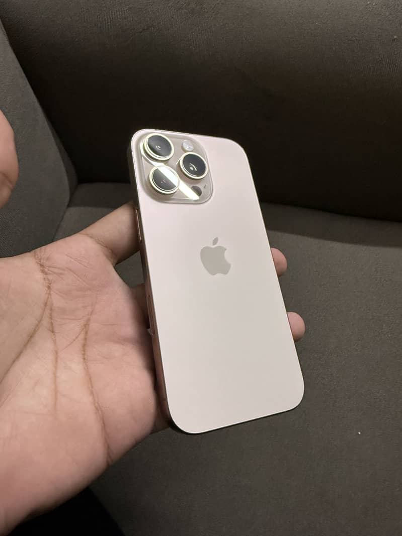 Apple iPhone 16 Pro 3