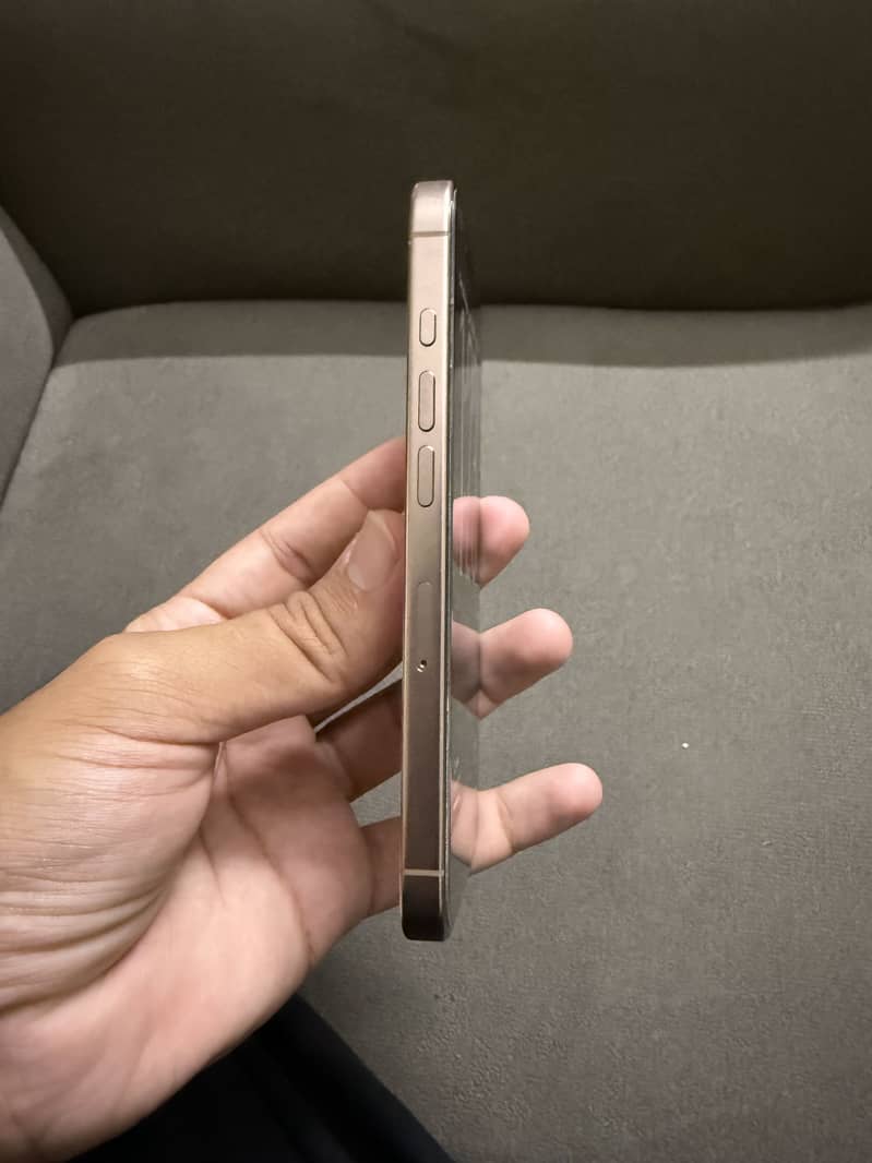 Apple iPhone 16 Pro 6