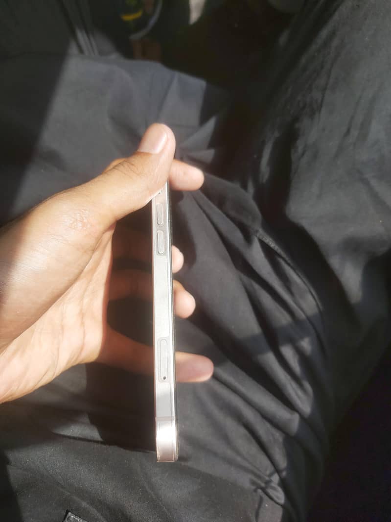 Apple iPhone 13 1