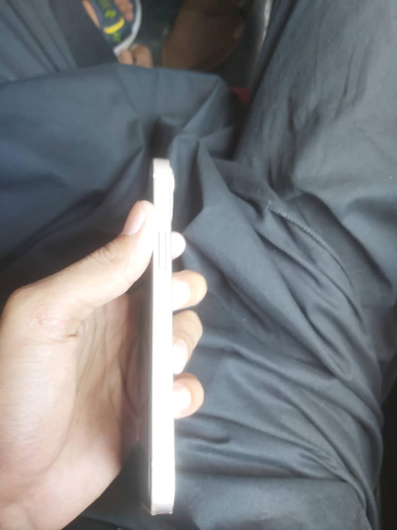 Apple iPhone 13 2