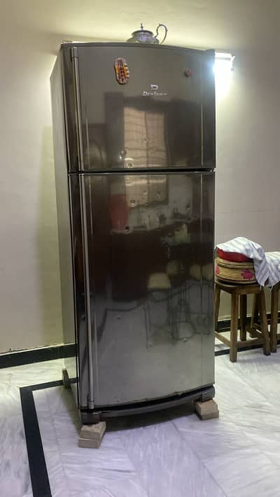 DAWLANCE REFRIGERATOR,  18 CU FT, ORIGINAL