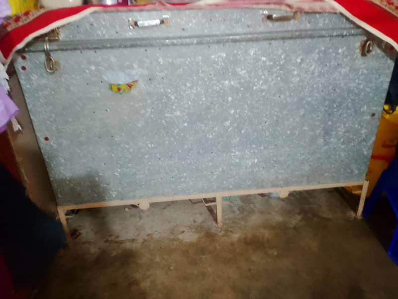 OLD STORAGE TRUNK 1