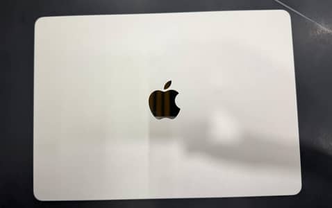 Apple MacBook Air M4 — 13.6”