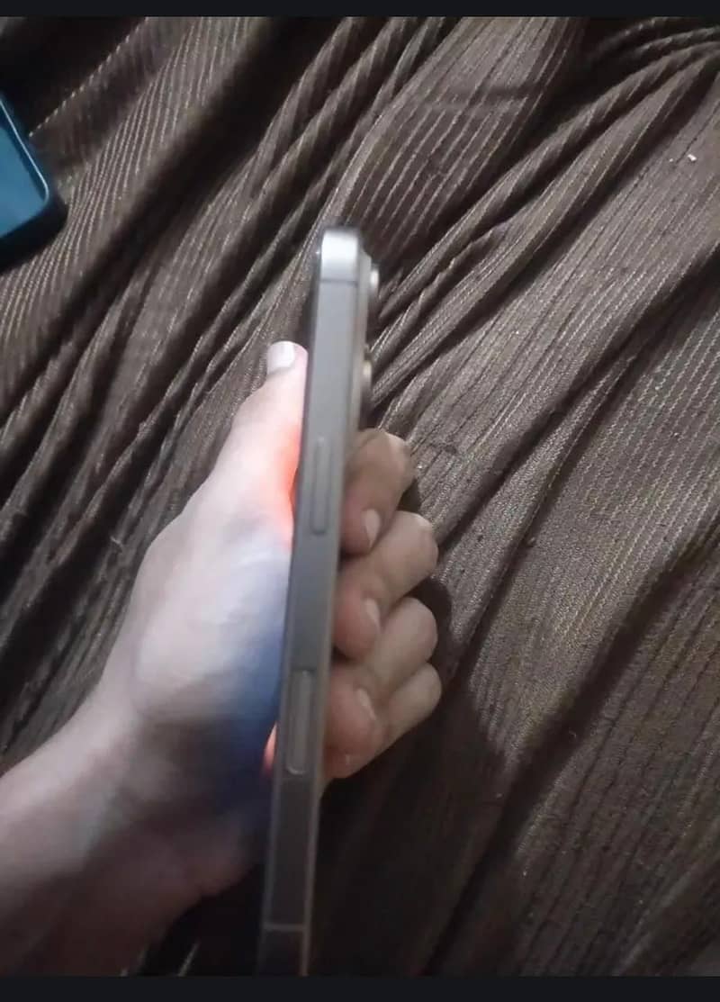 Apple iPhone 16 Pro Max 4