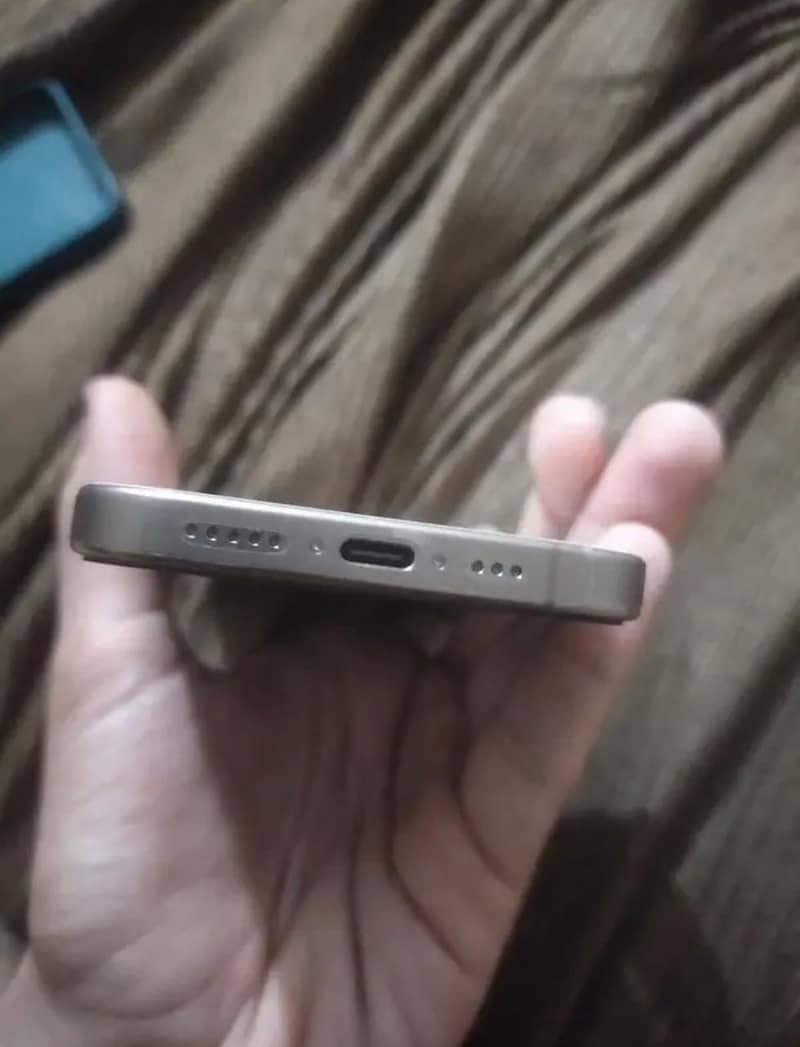 Apple iPhone 16 Pro Max 5