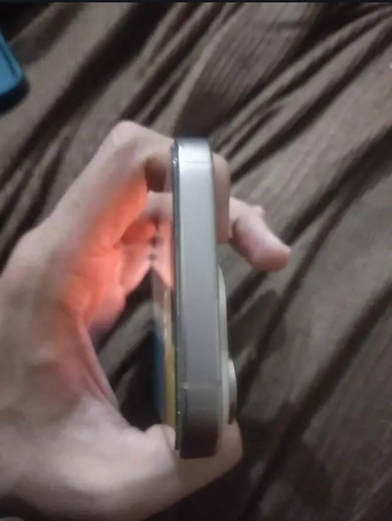 Apple iPhone 16 Pro Max 6