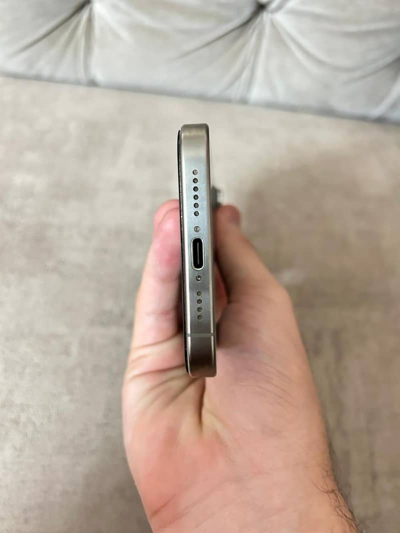 Apple iPhone 15 Pro Max 2