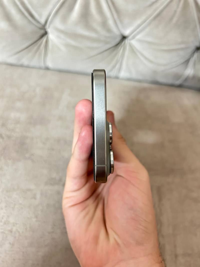 Apple iPhone 15 Pro Max 4