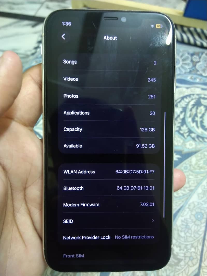 Apple iPhone 11 4