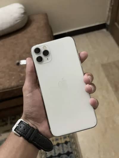 Apple iPhone 11 Pro Max factory unlock 64 gb phone is using perfect