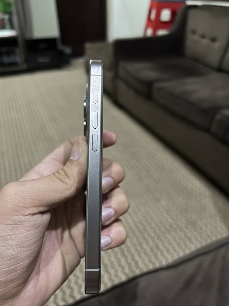 Apple iPhone 15 Pro 0